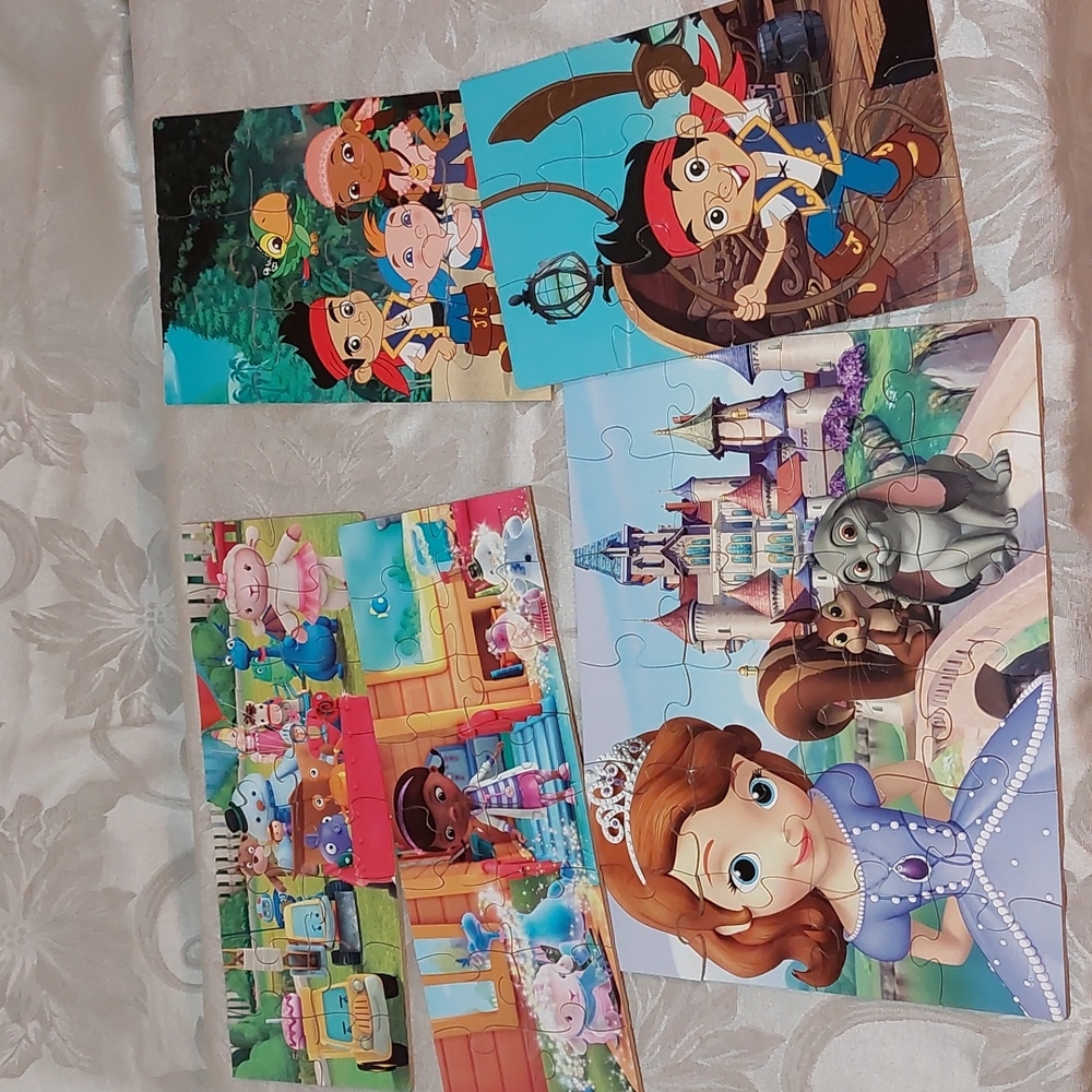 Cardinal•Disney Junior•5 Wood Puzzles• Work-Space/Storage Tray
